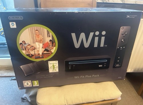 Nintendo wii - fit, plus